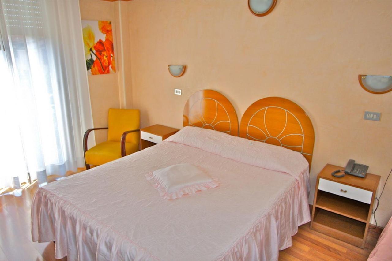 Hotel Britannia Rimini Marina Centro חדר תמונה