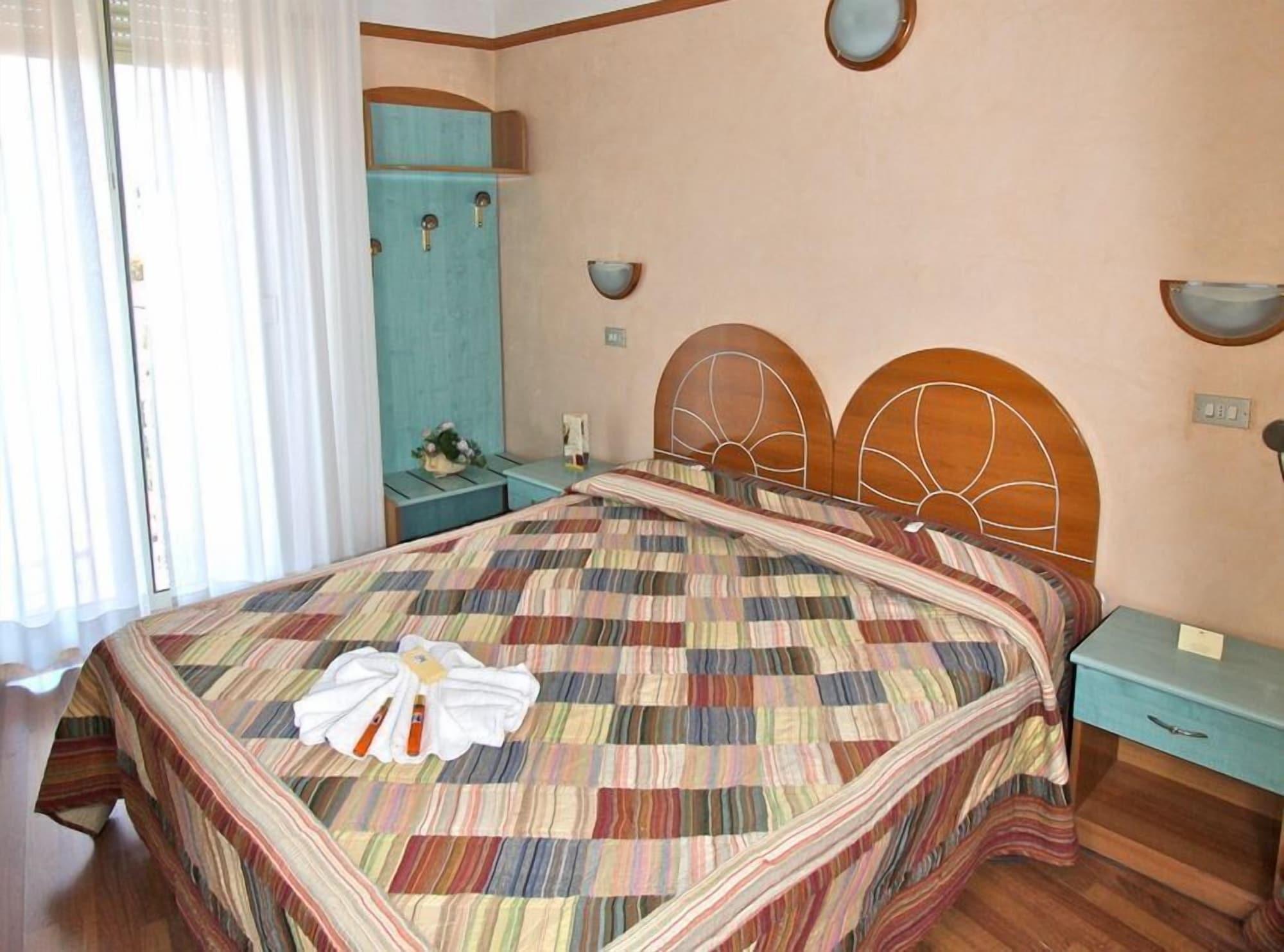 Hotel Britannia Rimini Marina Centro מראה חיצוני תמונה